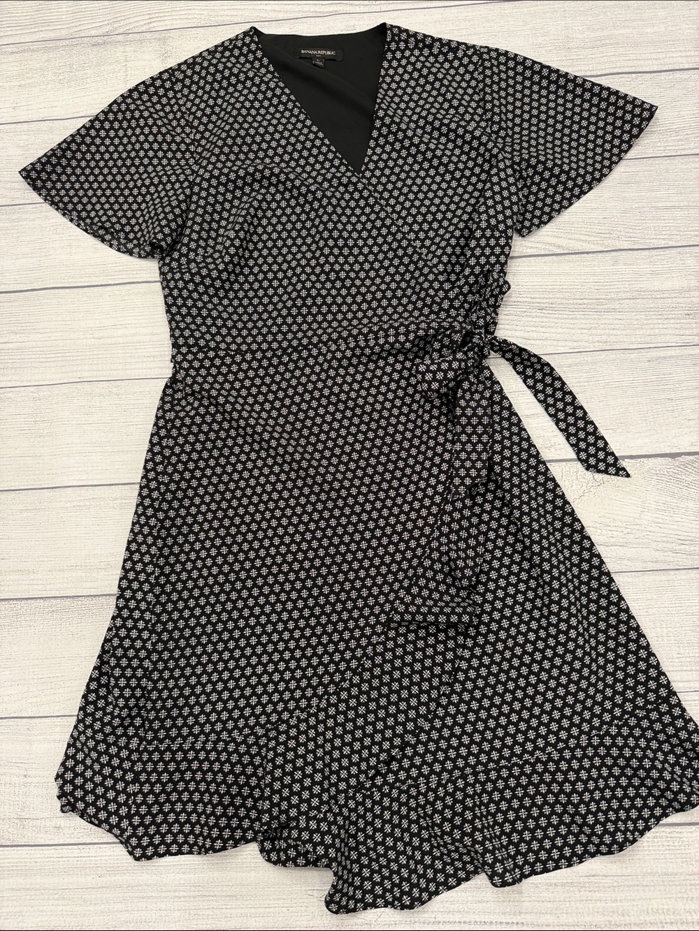 Banana Republic Black White Print Wrap Dress. Size 6